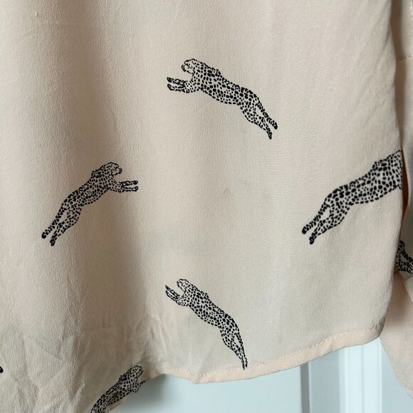 Rails Kate Blush Cheetah 100% Silk Button Down Blouse Size Medium - Picture 5 of 8